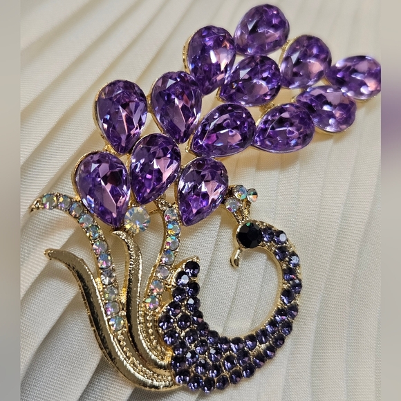 Jewelry - NEW Peacock Brooch